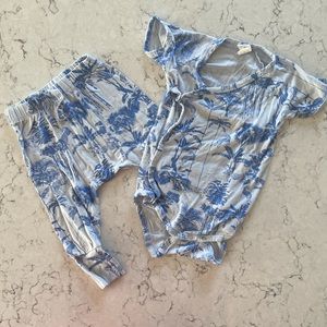 KATE QUINN 2 PIECE BAMBOO COTTON SET -KIMONO ONESIE AND PULL ON PANTS 12-18 MOS.